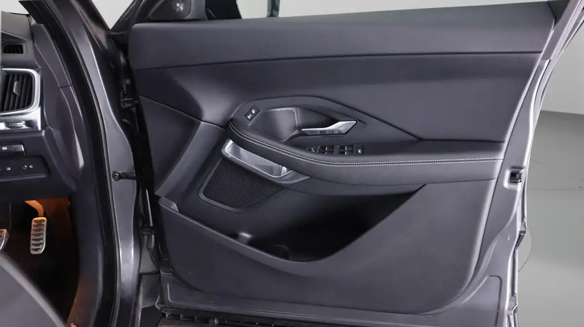2019-jaguar-e-pace-20-i4d-r-dynamic-150ps-big-19
