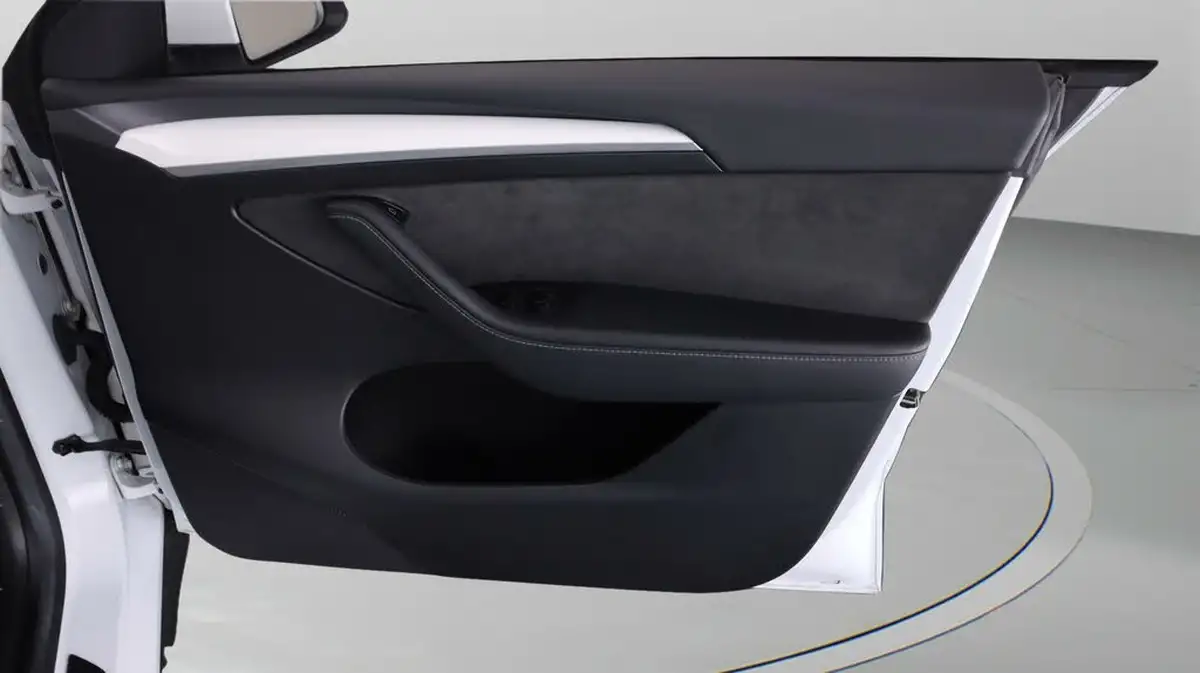 2022-tesla-model-y-e-long-range-big-15