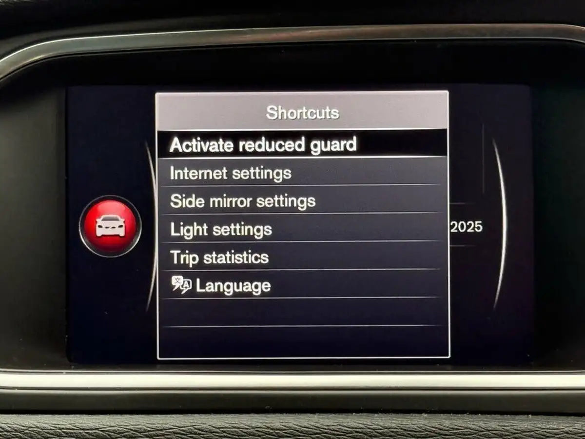 2018-volvo-v40-20-t2-momentum-nav-plus-big-20