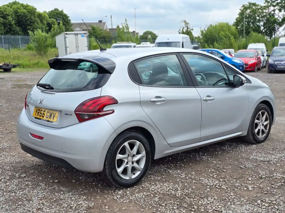 2016-peugeot-208-12-puretech-active-82bhp-ss-5d-etg5-big-16