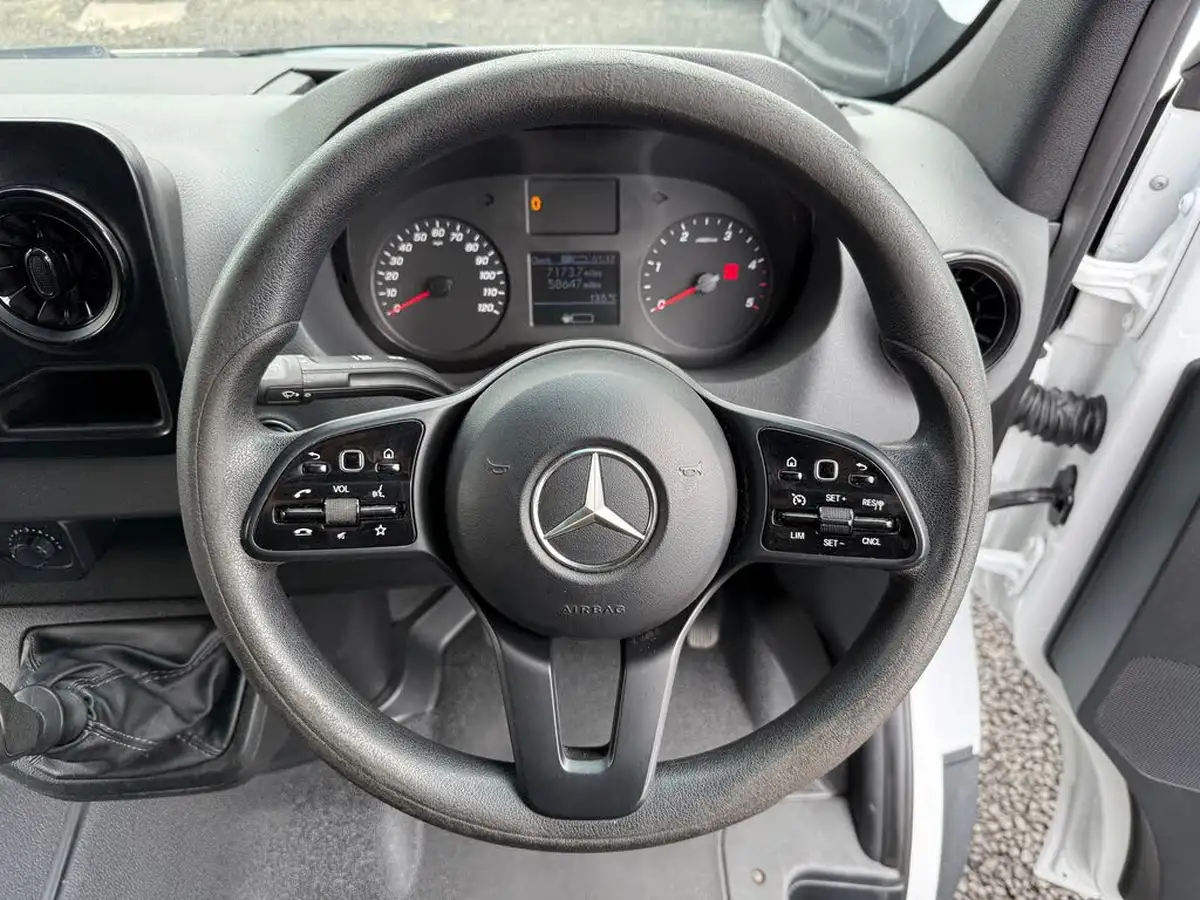 2018-mercedes-benz-sprinter-21cdi-311-l2h1-panel-van-rwd-eco-gear-360-big-15