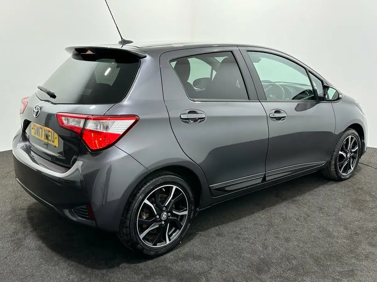 2017-toyota-yaris-15-vvt-i-design-panoramic-roof-1497cc-big-46