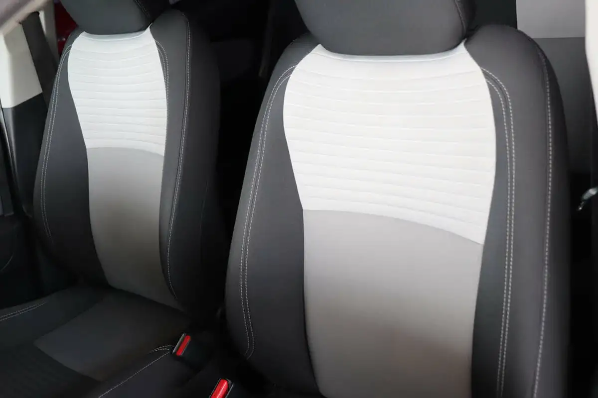 2017-toyota-yaris-15-vvt-i-icon-tech-98bhp-hybrid-1497cc-e-cvt-big-38
