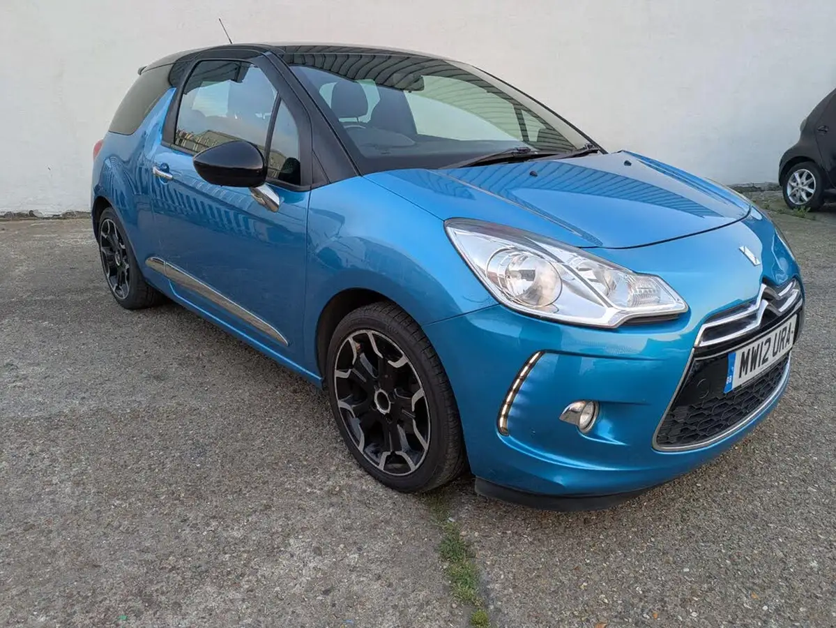2012-citroen-ds3-16e-hdi-dsport-big-17