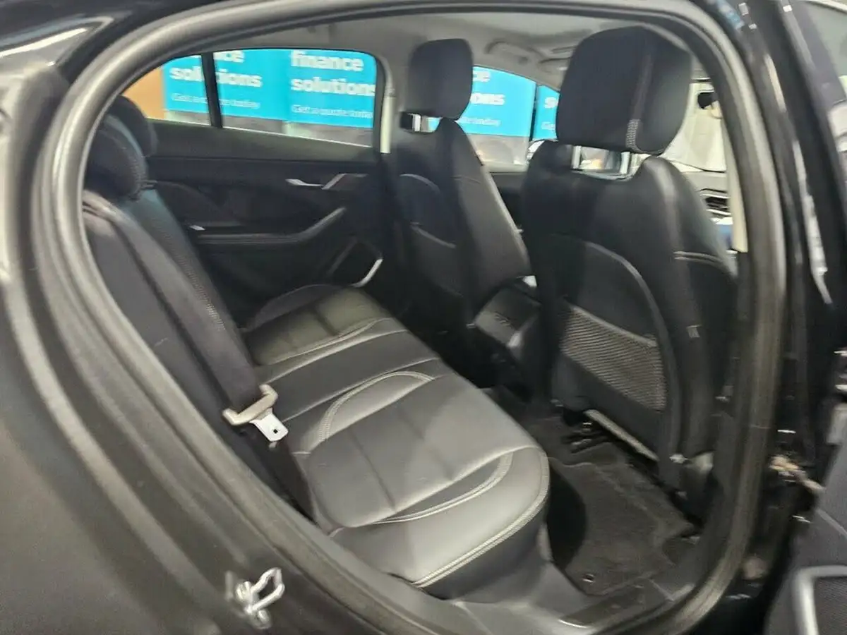 2020-jaguar-i-pace-ev400-hse-big-24
