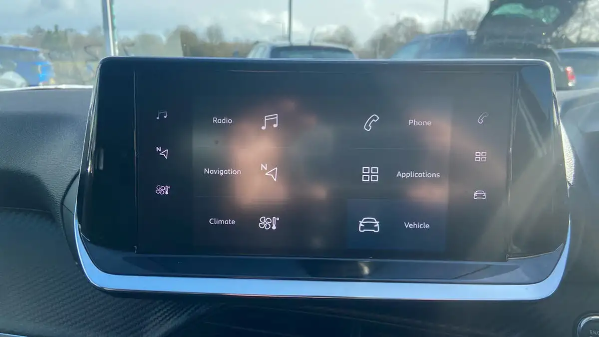 2023-peugeot-208-12-puretech-allure-premium-130ps-eat8-big-29