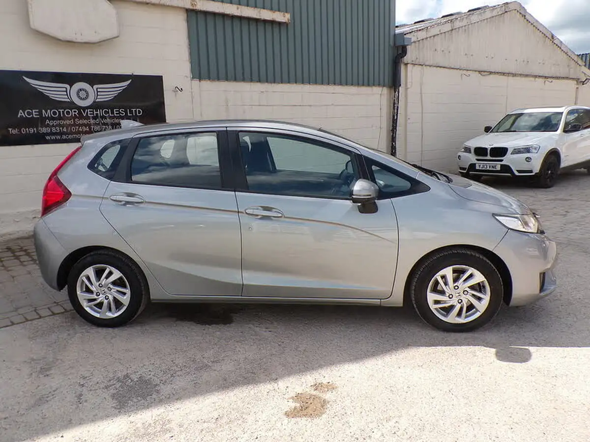 2015-honda-jazz-13-i-vtec-se-big-8