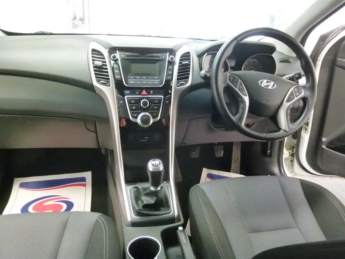 2017-hyundai-i30-16crdi-se-110ps-blue-drive-tourer-big-6
