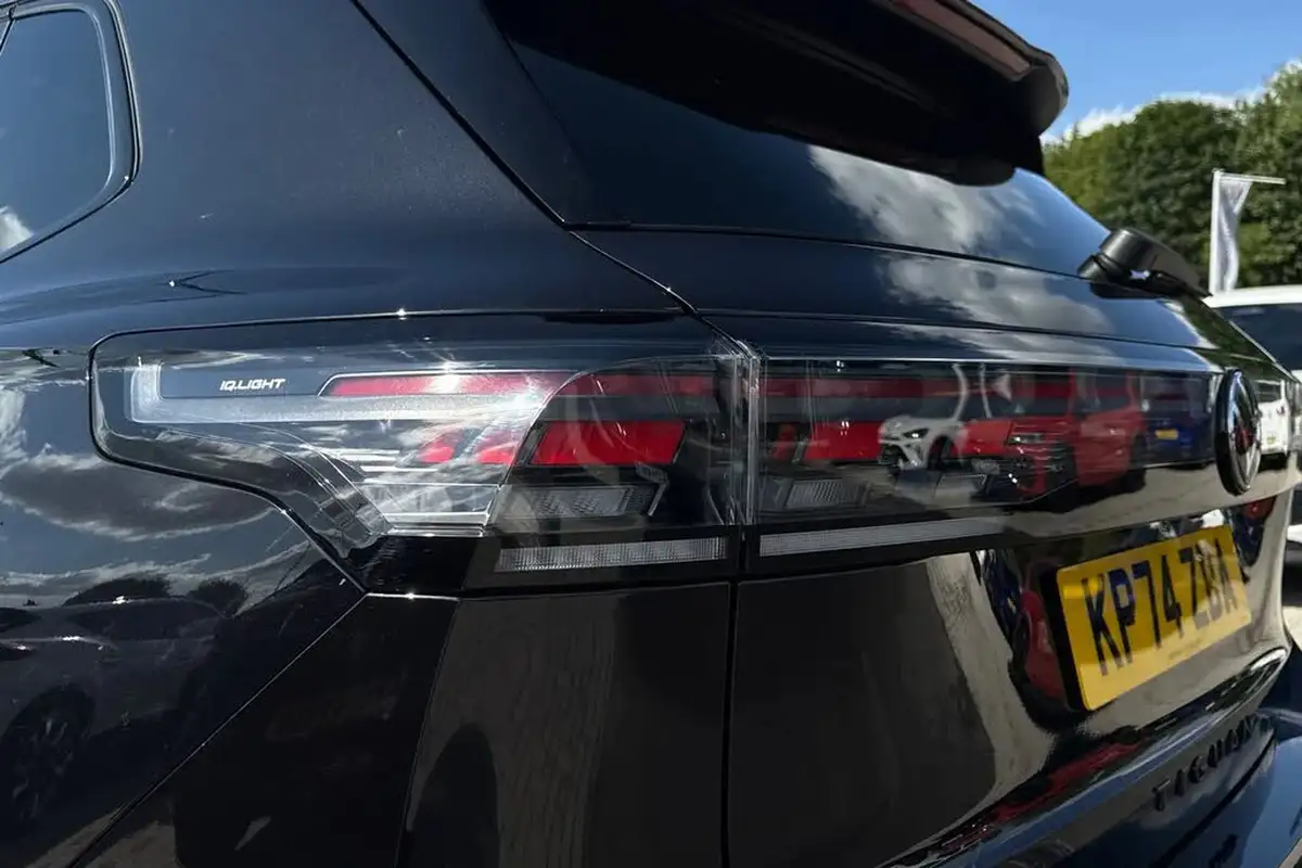 2024-volkswagen-tiguan-15-etsi-r-line-big-14