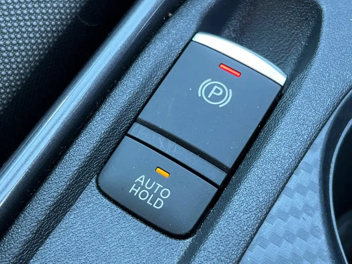 2022-nissan-juke-10-dig-t-n-connecta-dct-big-26