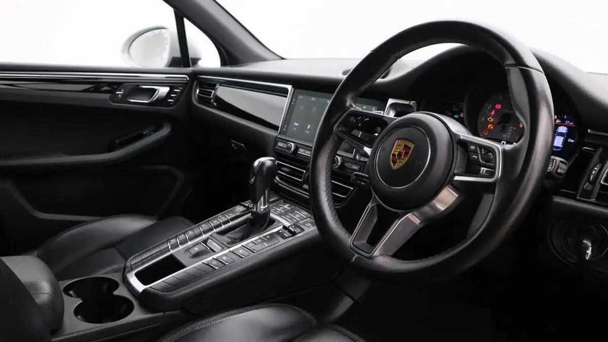 2020-porsche-macan-30-s-big-4