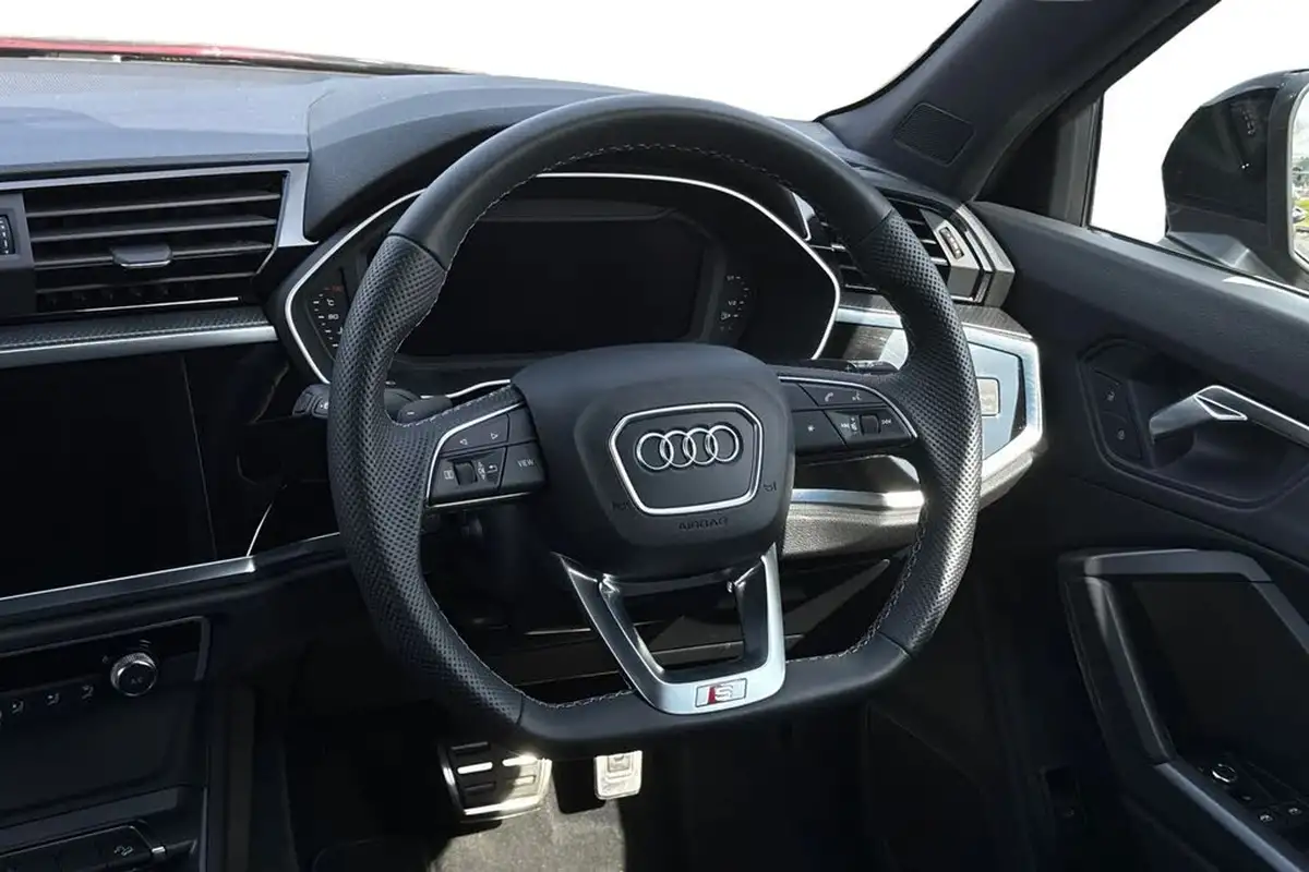 2024-audi-q3-15-35-tfsi-black-edition-sportback-s-tronic-big-17