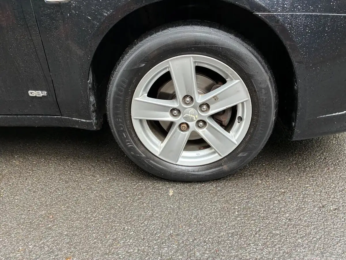 2010-mitsubishi-lancer-20td-gs2-big-17