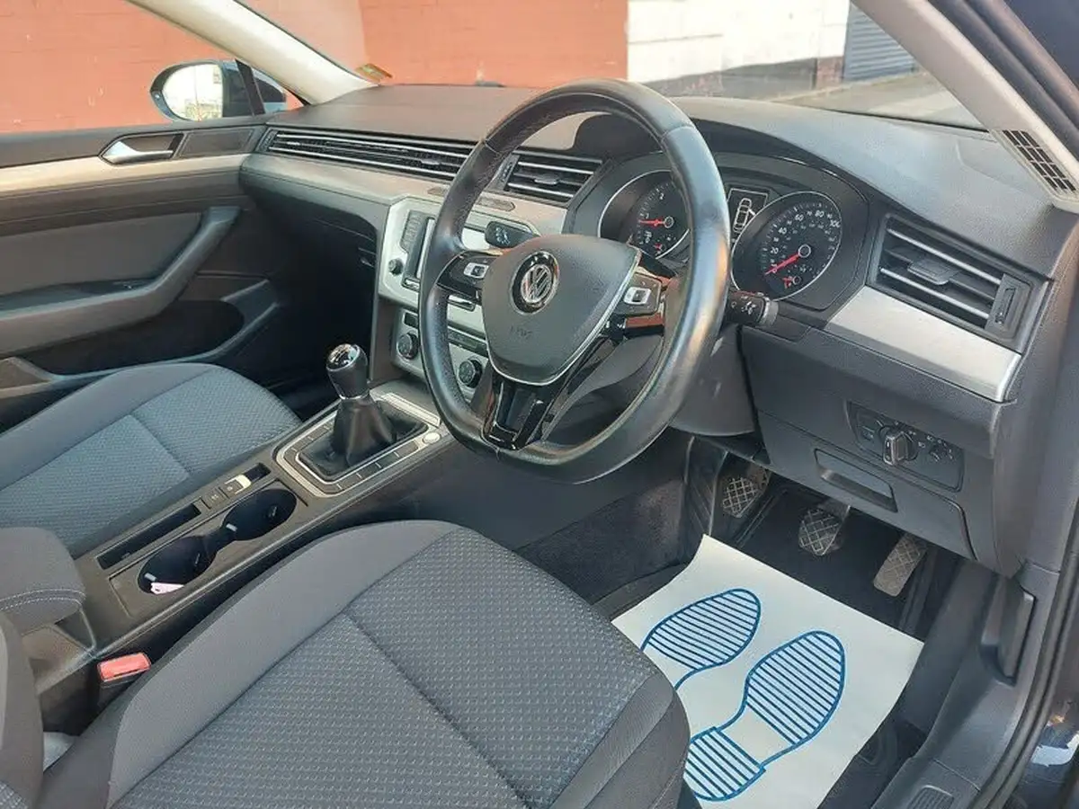 2015-volkswagen-passat-16tdi-bmtss-saloon-4d-big-10