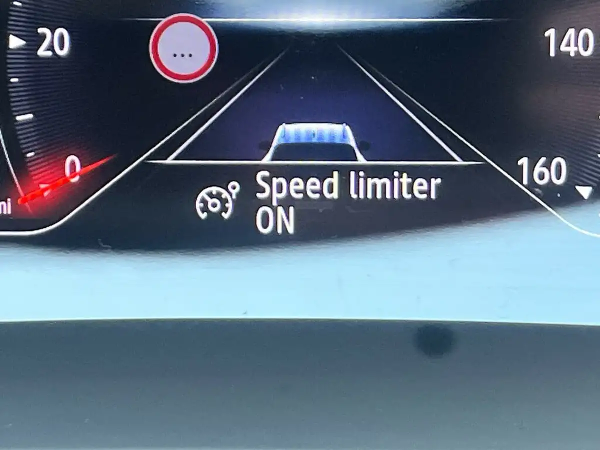 2021-renault-captur-13-tce-rs-line-edc-auto-big-23