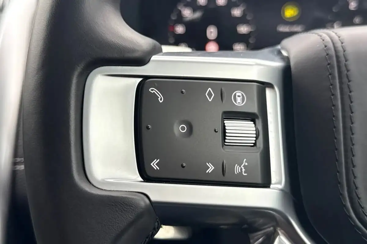 2023-land-rover-discovery-30-d300-dynamic-hse-big-41