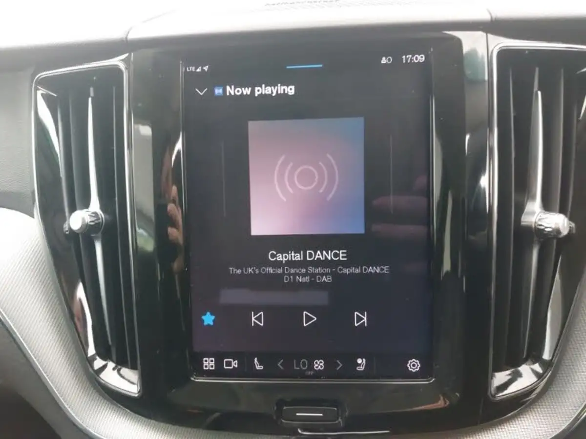 2023-volvo-xc60-20-b5-plus-big-9