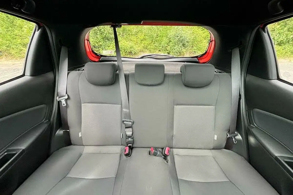2016-toyota-yaris-15-vvt-i-orange-edition-hybrid-big-19