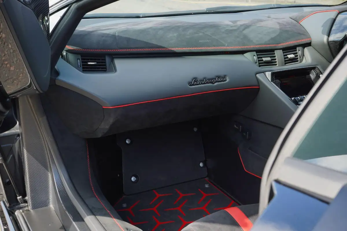 2019-lamborghini-aventador-65-svj-big-21