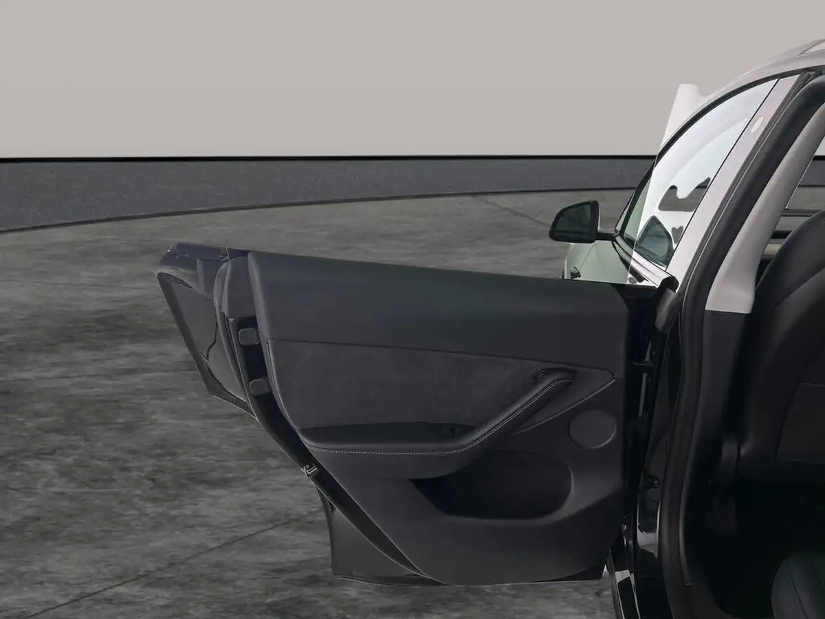 2022-tesla-model-y-e-long-range-big-26