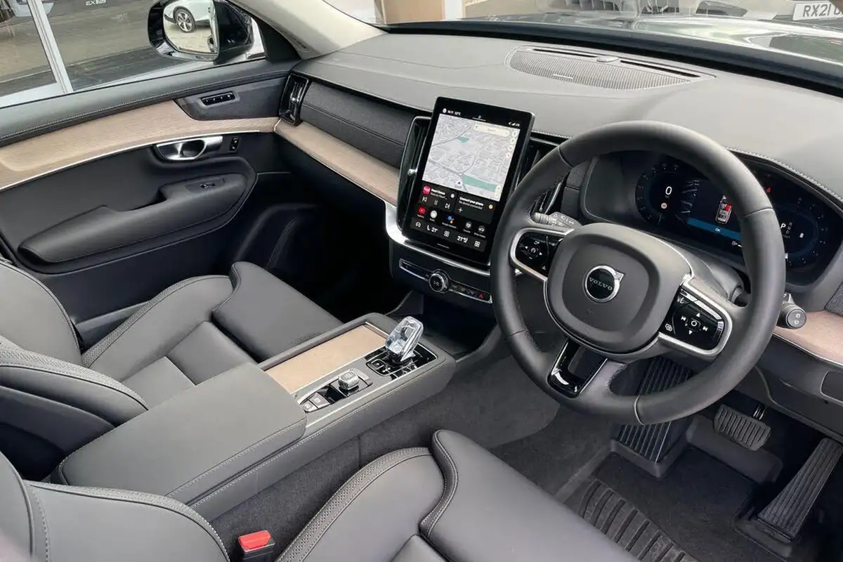 2025-volvo-xc90-20-b5-plus-big-4