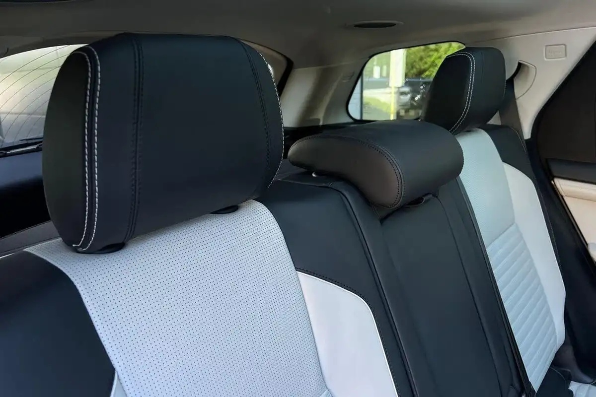 2022-land-rover-discovery-sport-20-p250-r-dynamic-hse-big-37