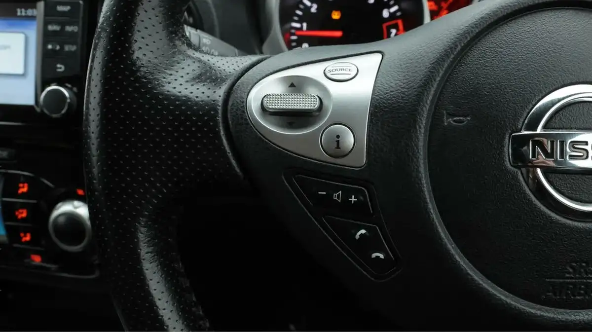 2017-nissan-juke-16-tekna-117ps-1598cc-xtronic-cvt-big-22