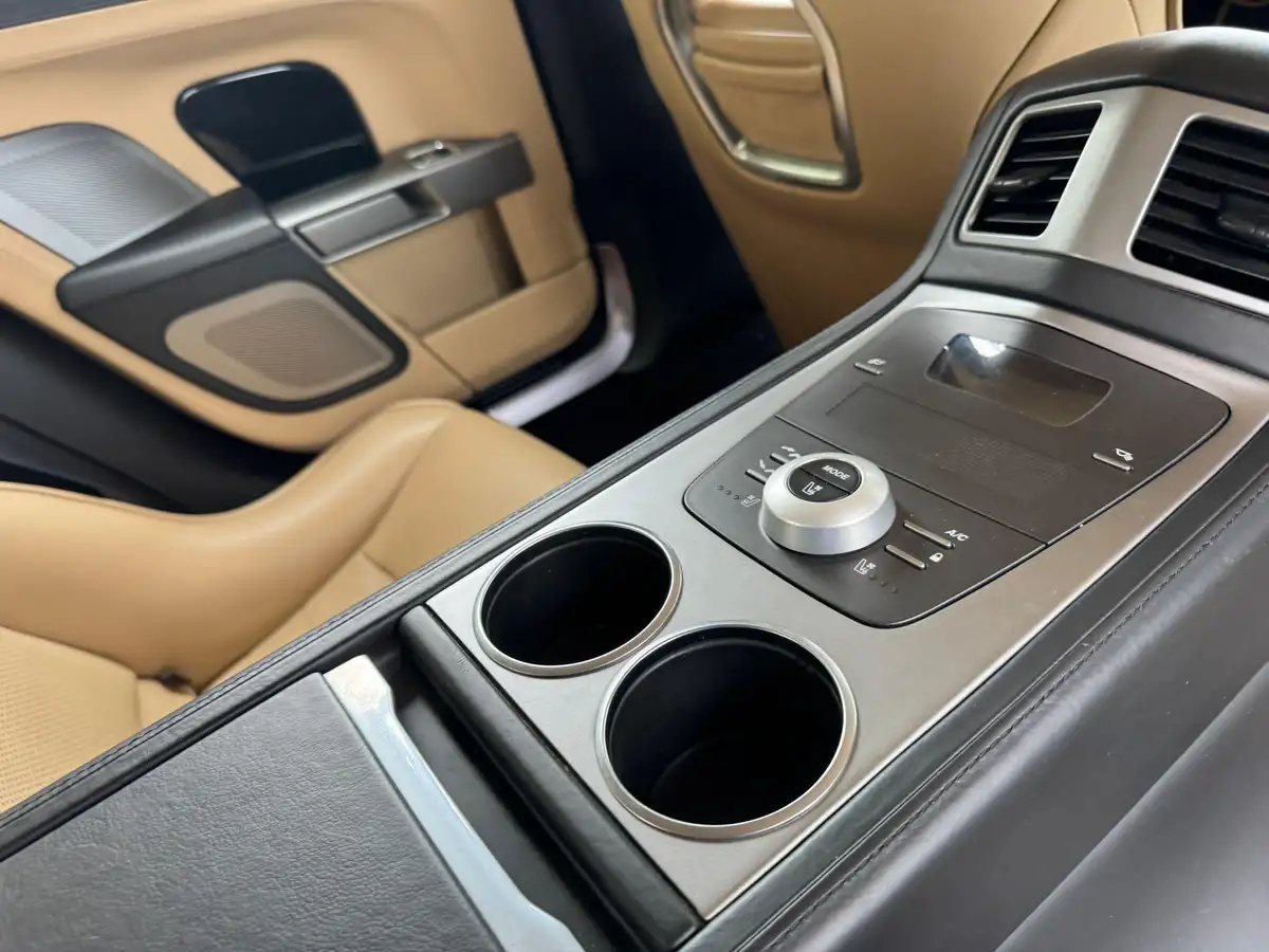 2011-aston-martin-rapide-s-v12-60-big-39