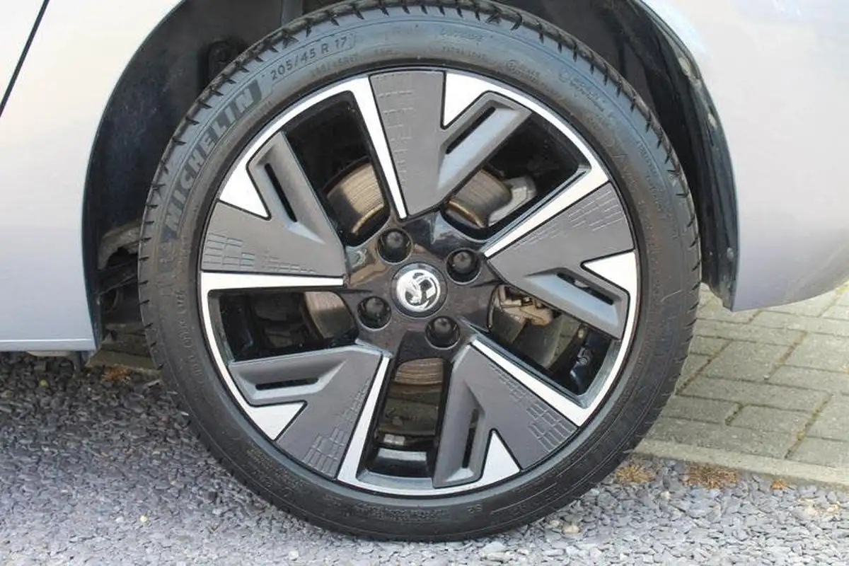 2022-vauxhall-corsa-e-gs-line-electric-big-14