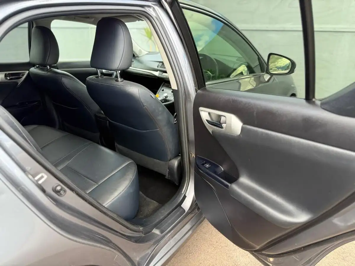 2013-lexus-ct-200h-18-premier-big-25