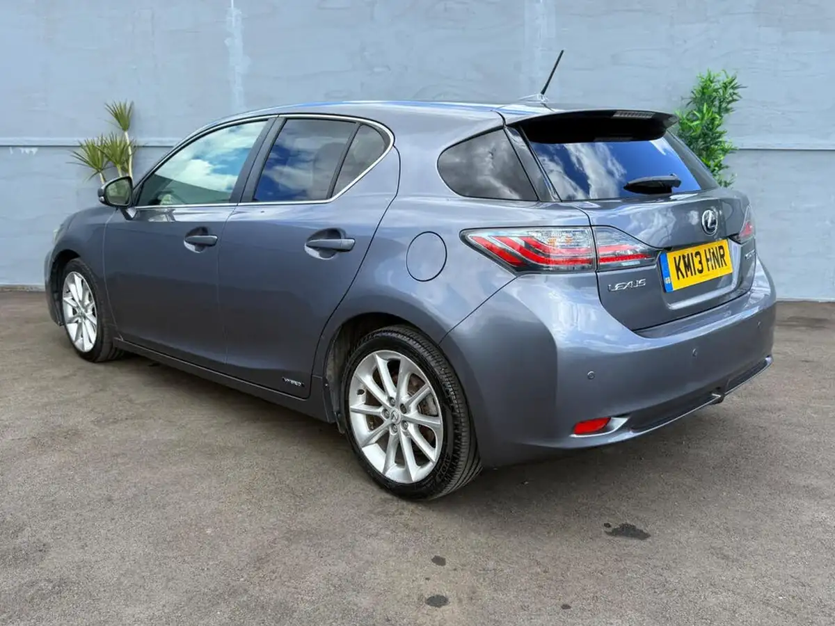 2013-lexus-ct-200h-18-premier-big-1