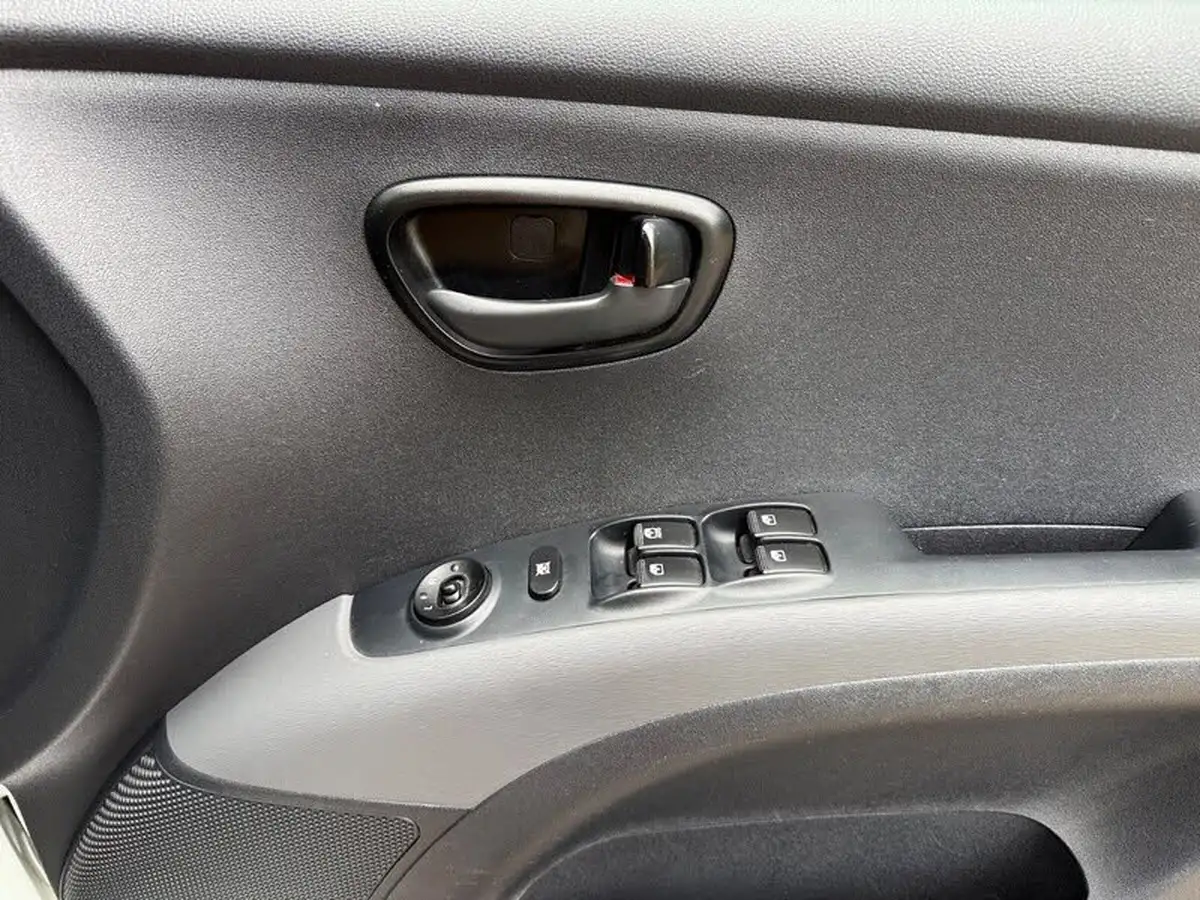 2012-hyundai-i10-12-active-big-41