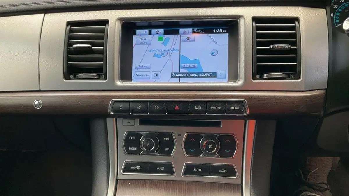 2012-jaguar-xf-22td-luxury-190ps-saloon-4d-auto-big-9