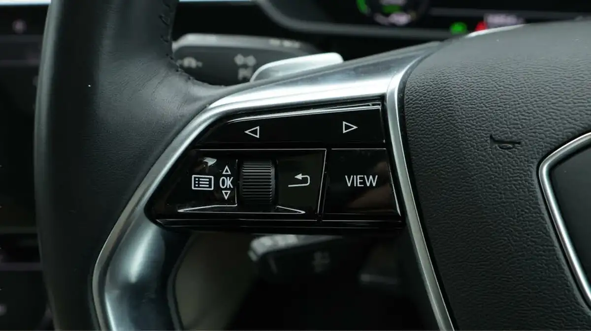 2019-audi-e-tron-55e-big-26