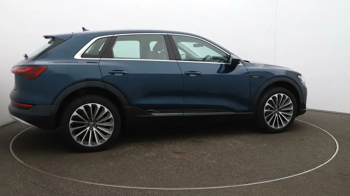 2019-audi-e-tron-55e-big-46
