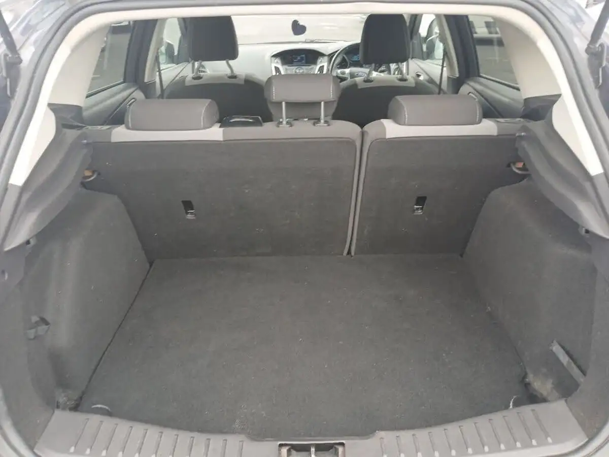 2013-ford-focus-10-zetec-100ps-hatchback-big-8