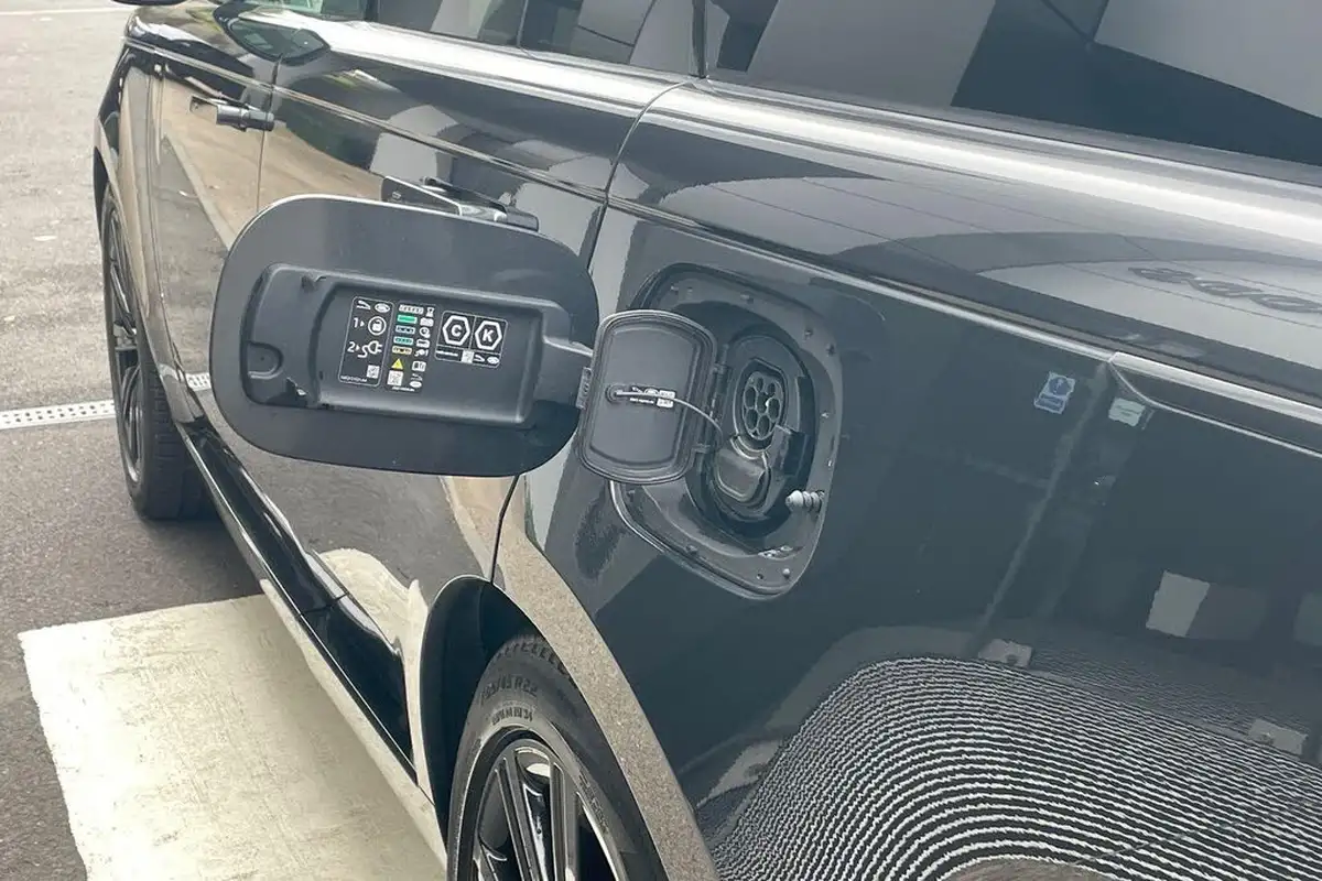 2023-land-rover-range-rover-30-p440e-se-big-6