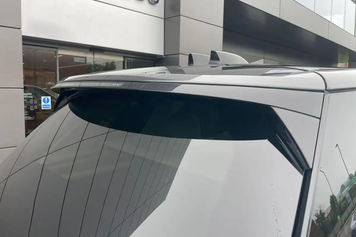 2023-land-rover-range-rover-30-p440e-se-big-28