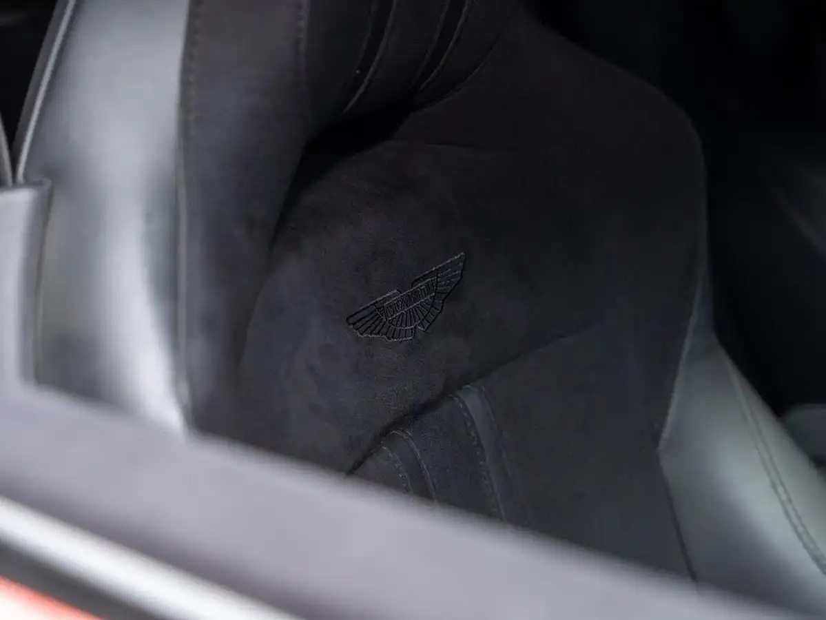 2019-aston-martin-vantage-40-v8-vantage-big-26
