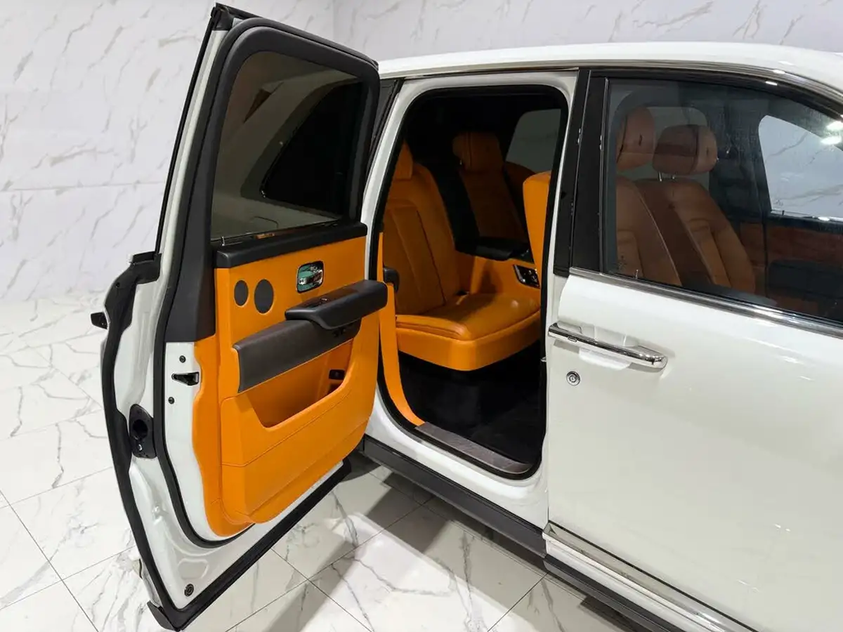 2023-rolls-royce-cullinan-675-big-60