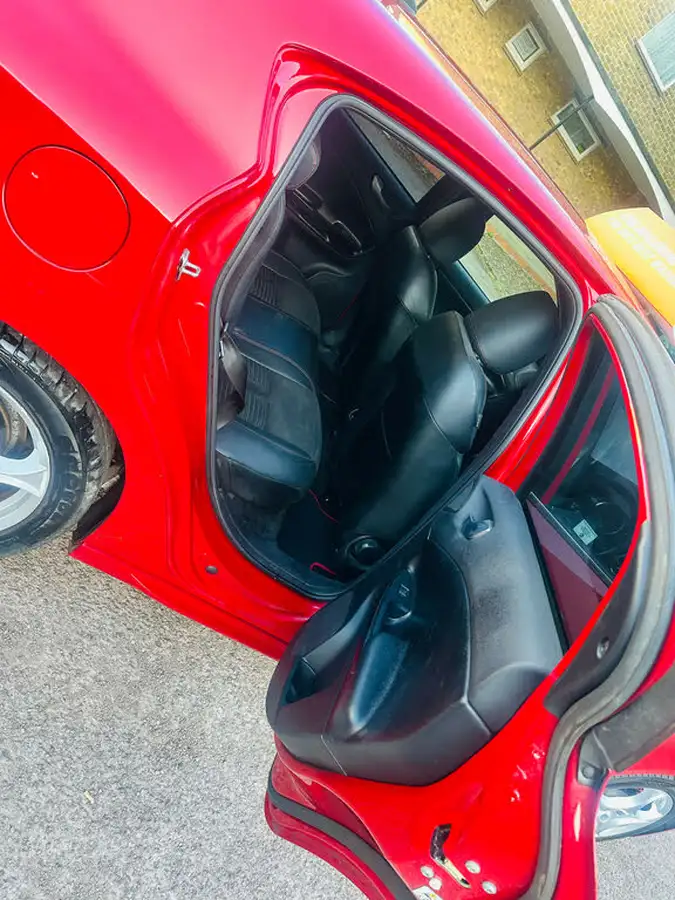 2012-alfa-romeo-giulietta-20td-veloce-170bhp-tct-big-9