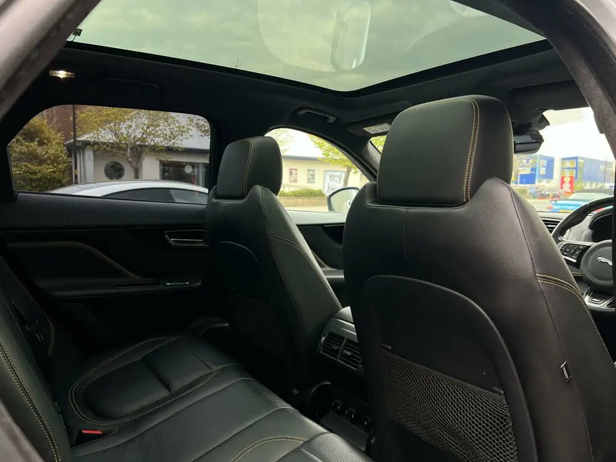 2019-jaguar-f-pace-20i-300-sport-big-21