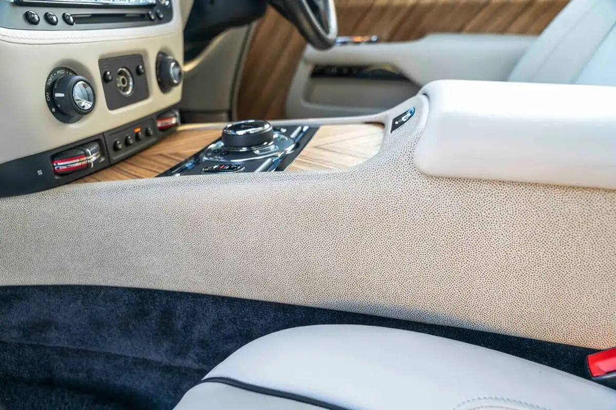 2014-rolls-royce-wraith-v12-big-13