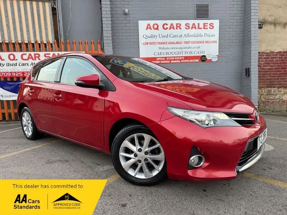 2014-toyota-auris-16-icon-hatchback-multidrive-s-big-0