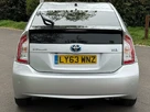 2014-toyota-prius-small-9