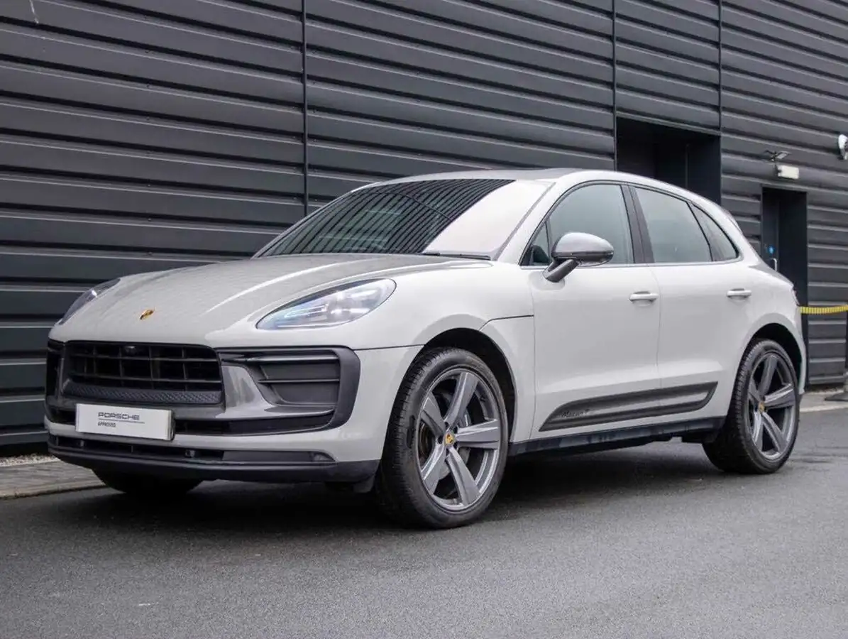 2023-porsche-macan-20-big-15