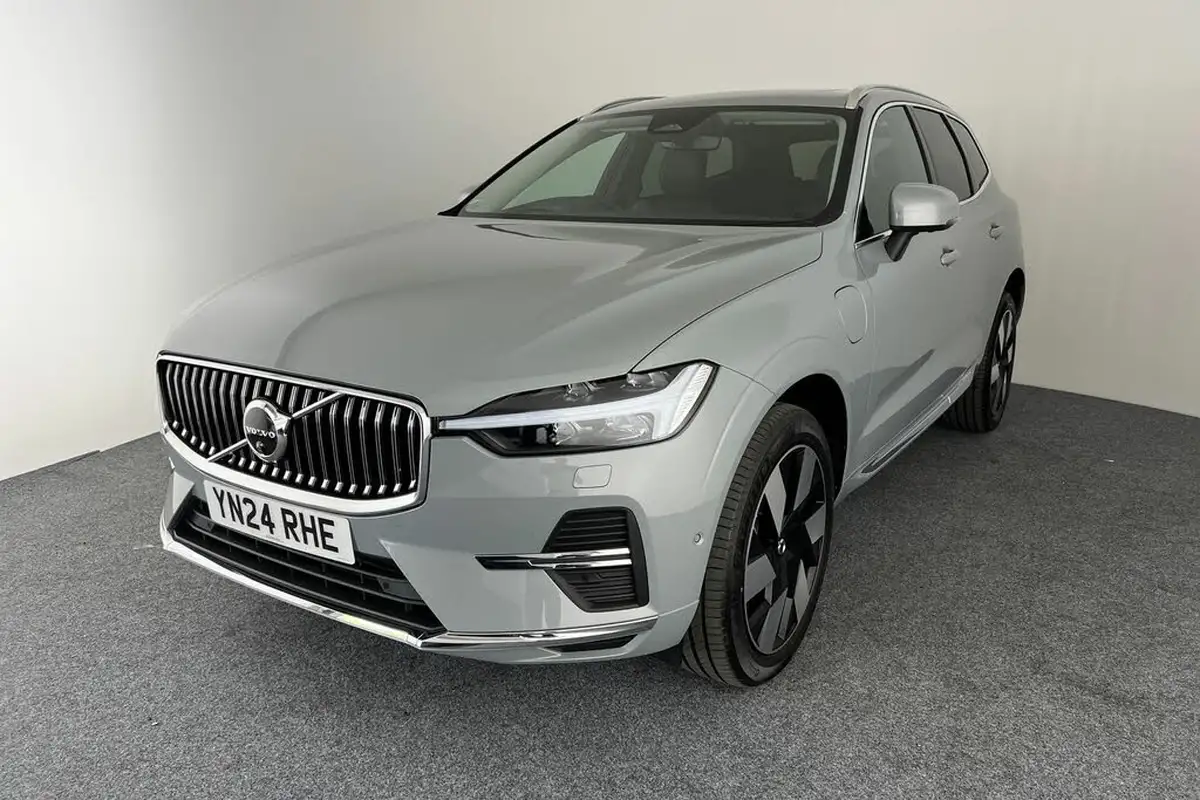 2024-volvo-xc60-20-t8-ultimate-dark-big-25
