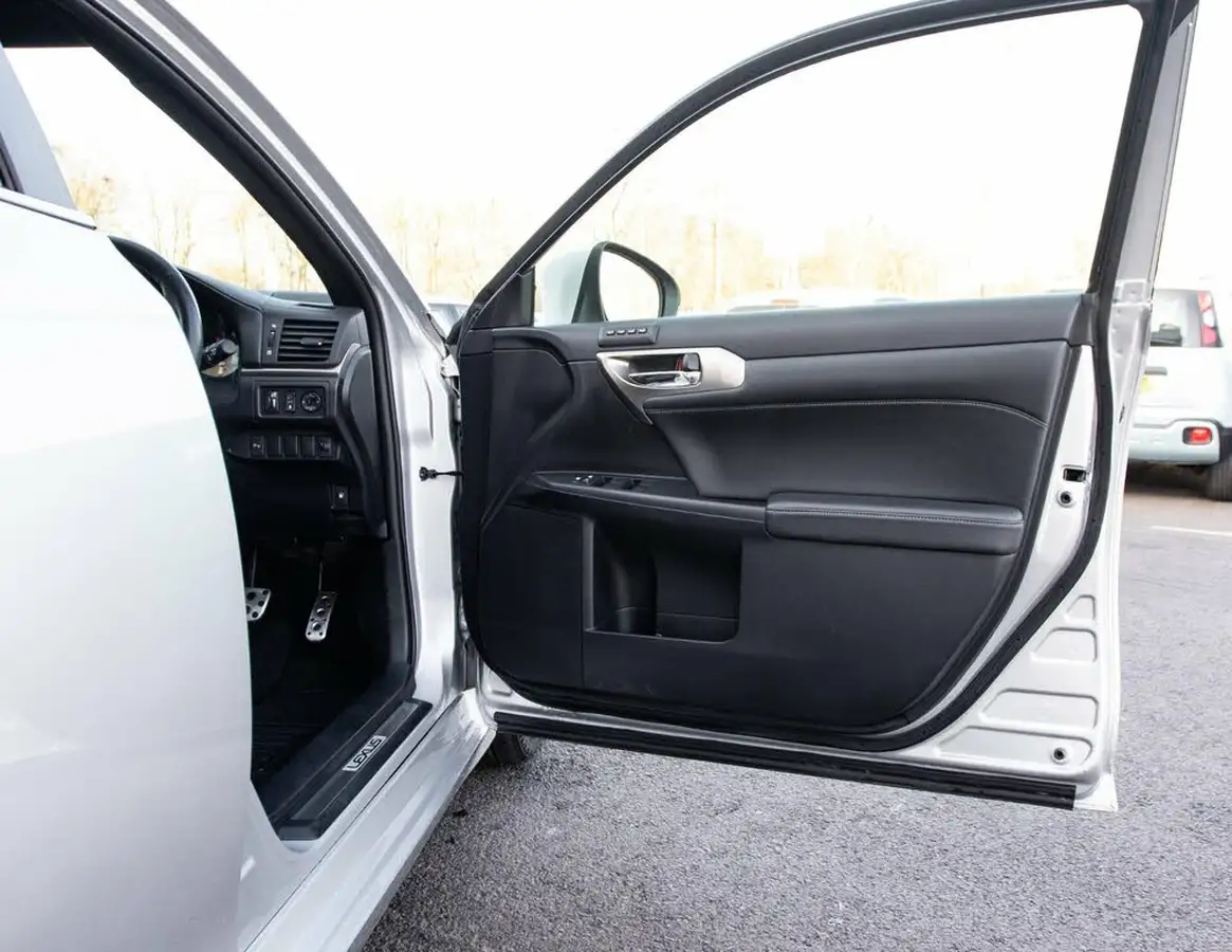 2014-lexus-ct-200h-18-f-sport-big-16