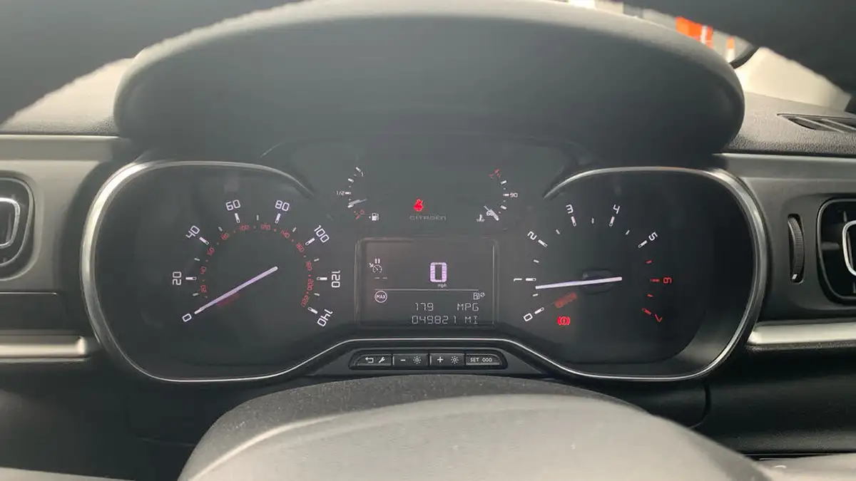 2017-citroen-c3-12-puretech-flair-82ps-big-12