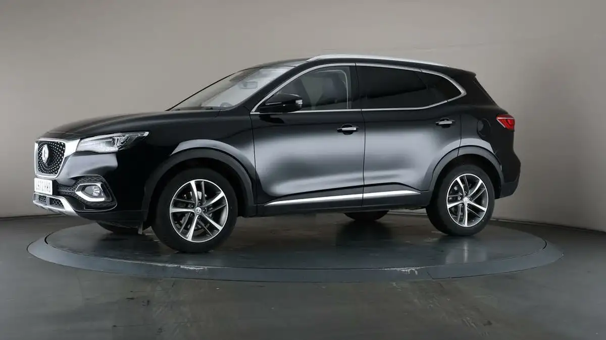 2022-mg-hs-15t-gdi-exclusive-162ps-big-32